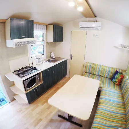 Suzy Holiday park 3*
